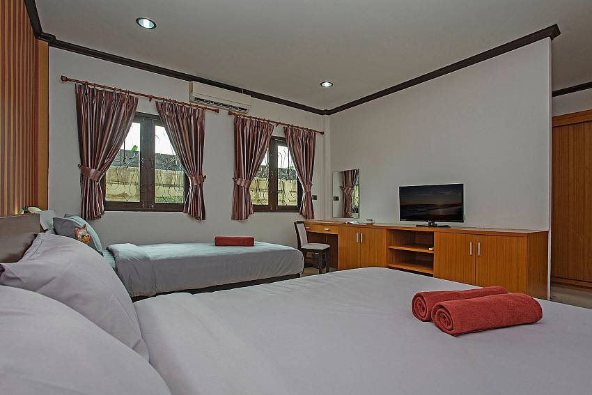 Double bedroom views with TV and shelves of Tranquillo Pool Villa