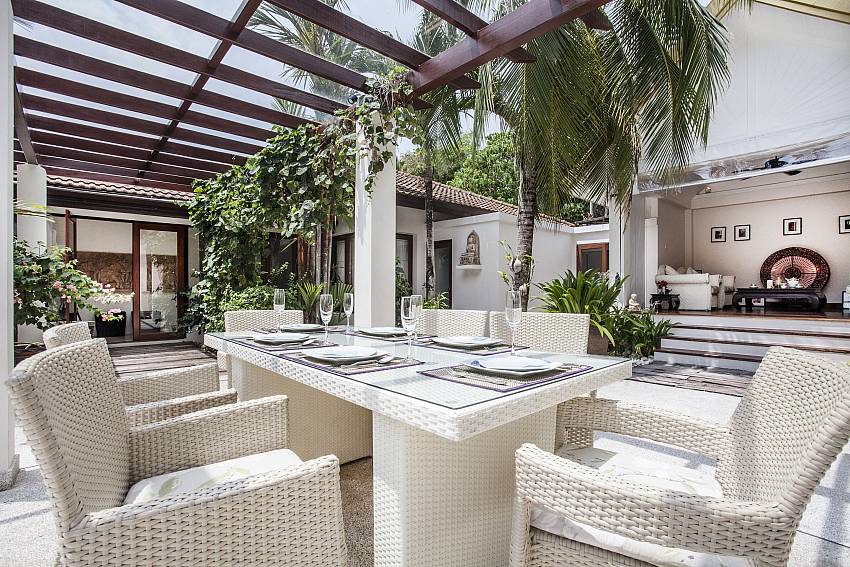 Dinning table outdoor Of Villa Kanya