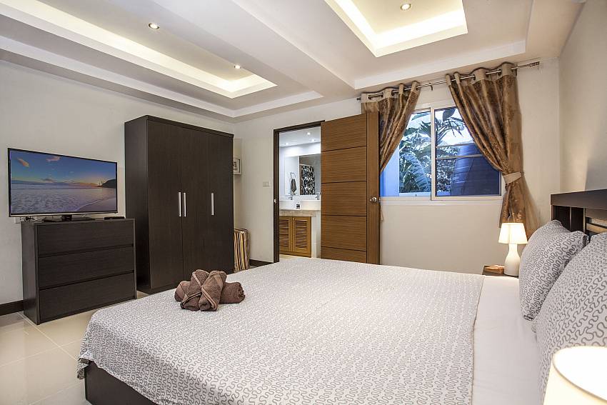 Bedroom views with wardrobe Of Villa Phawta