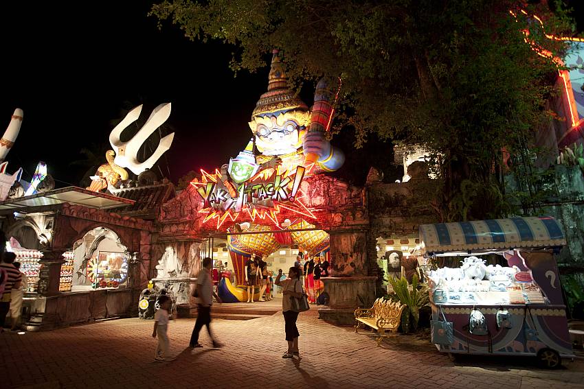 Enjoy a great evening near Villa Phawta in Kamela Phuket