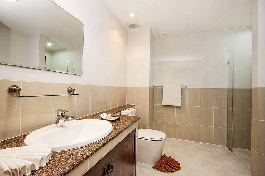 Basin wash with toilet of Pratumnak Hill Apartment Studio