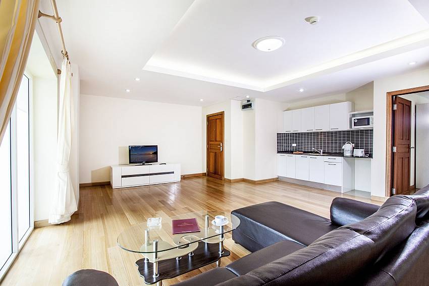 Living room with TV of Pratumnak Hill Apartment