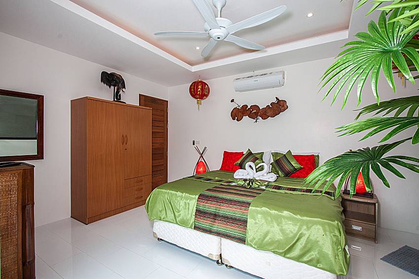 Bedroom with wardrobe of Banthai Villa 12 (Second)