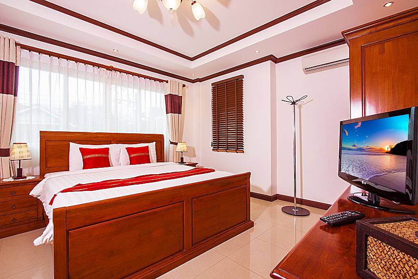Bedroom with TV of Baan Sanun 2