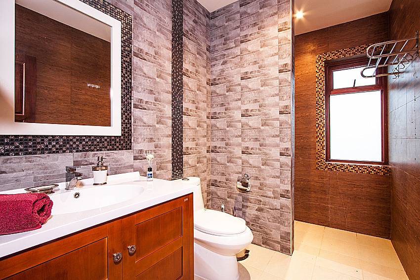 Toilet tiles decorated with classic designs of Baan Somsak 1