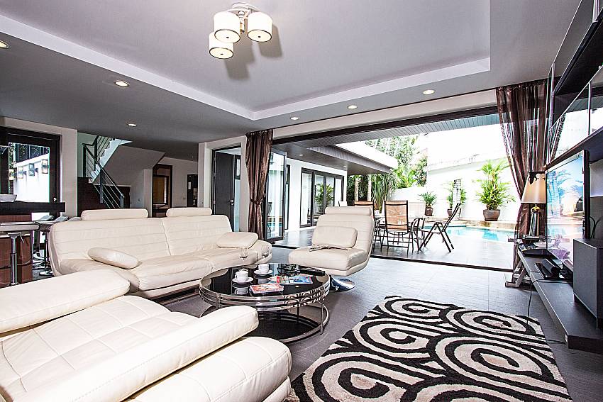  Large living room can walk to the pool of Kasira Villa 3