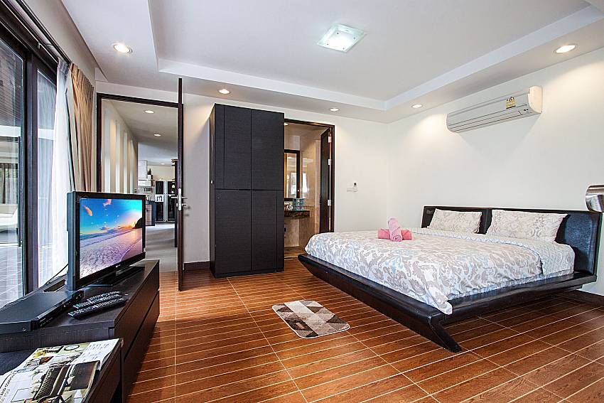 Large bedroom with wardrobe of Kasira Villa 3 (First)