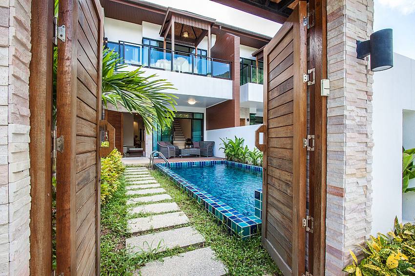 The entrance to the house is furnished with beautiful garden  of Villa Songsuda
