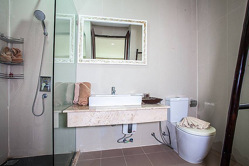 Toilet with shower of Baan Phu Kaew C4